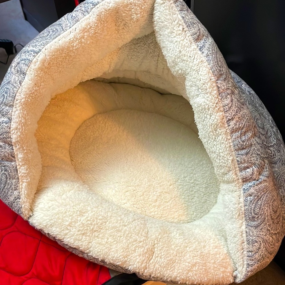 Small pet bed